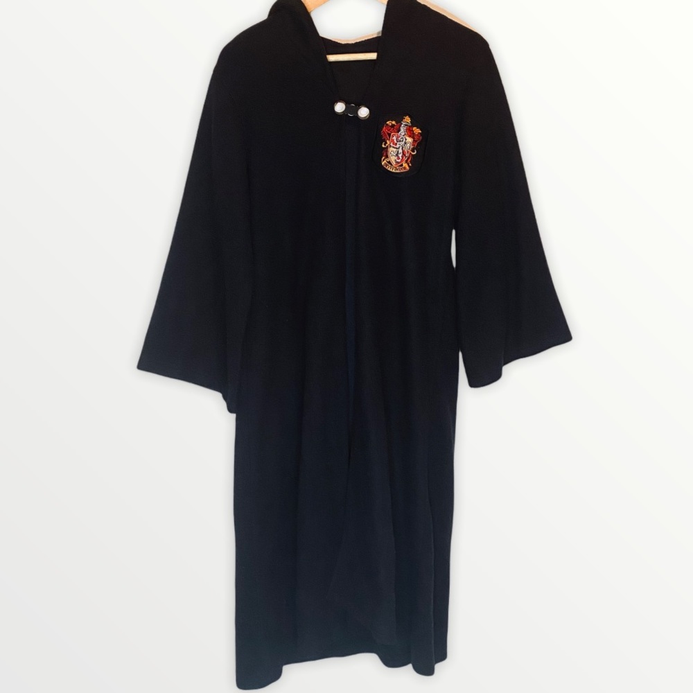 Harry Potter Gryffindor fleece robe. Fits like a small/xs Halloween black red